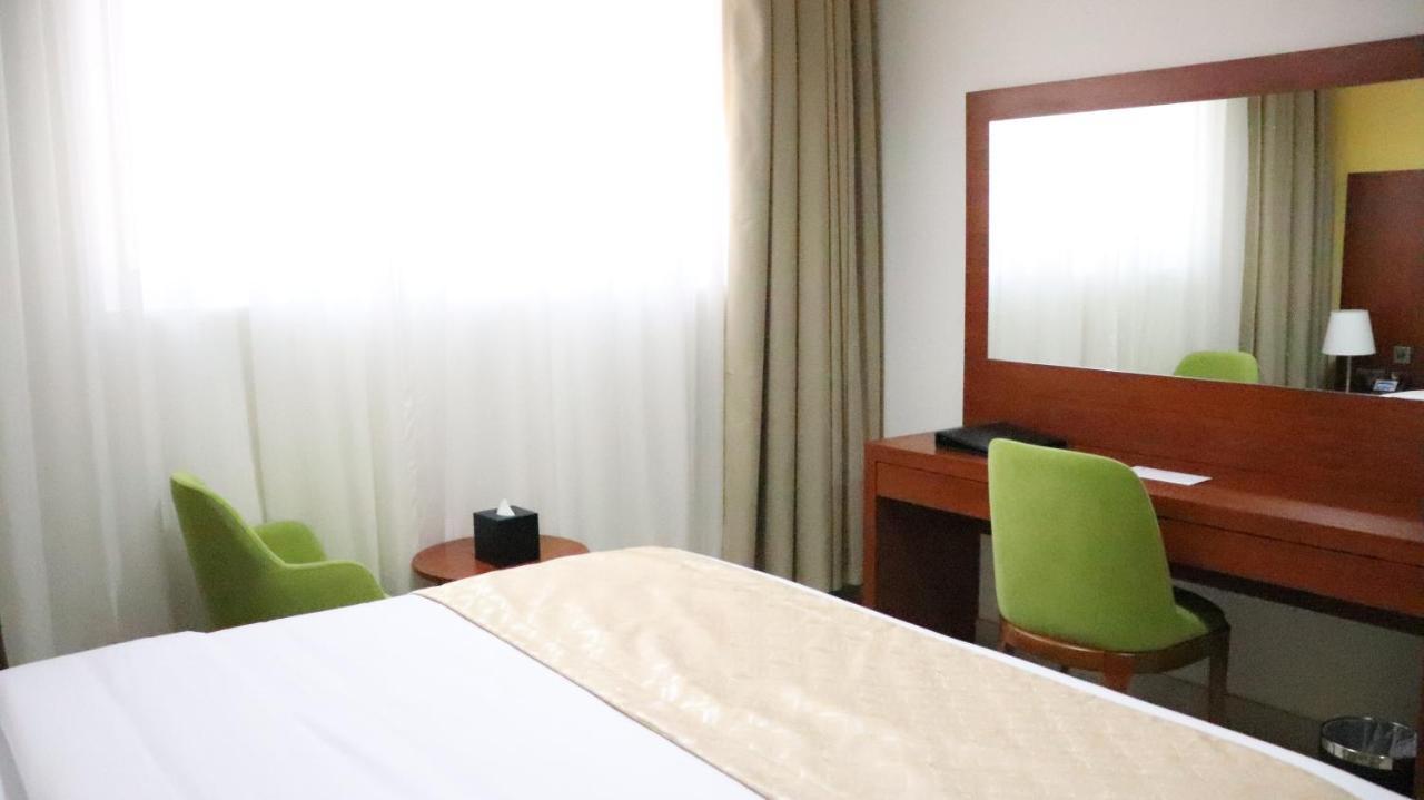 Al Riyadh Hotel Apartments Abu Dhabi Exterior photo